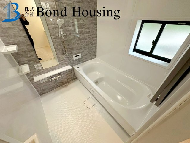 「お車並列2台駐車可」「長期優良住宅」神陵台8丁目 全2棟 1号棟の浴室