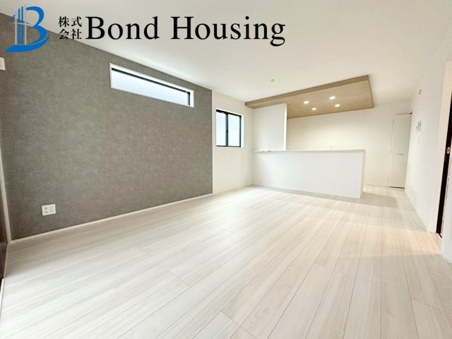 「お車並列2台駐車可」「長期優良住宅」神陵台8丁目 全2棟 1号棟の居間・リビング