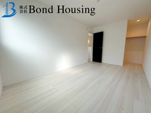 「お車並列2台駐車可」「長期優良住宅」神陵台8丁目 全2棟 1号棟の寝室