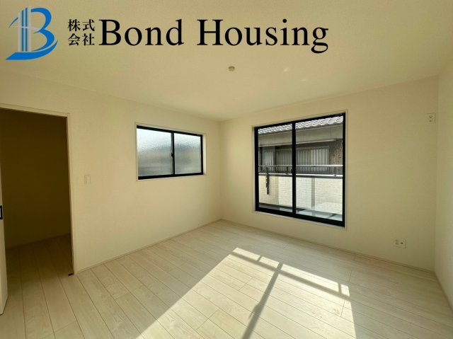 「お車並列2台駐車可」「長期優良住宅」神陵台8丁目 全2棟 1号棟の洋室