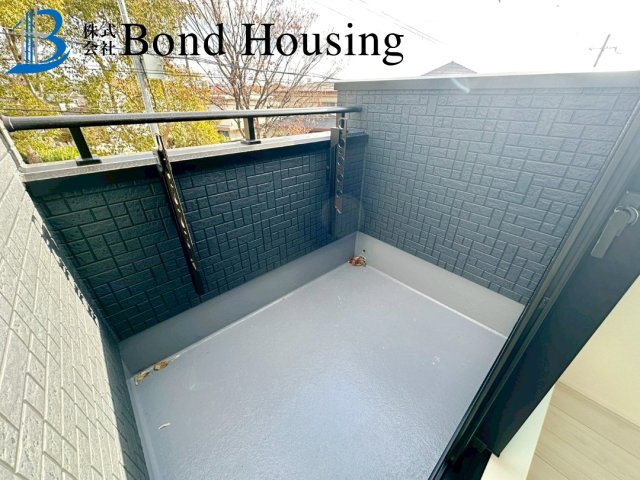 「お車並列2台駐車可」「長期優良住宅」神陵台8丁目 全2棟 1号棟のバルコニー