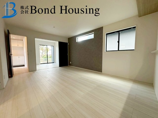 「お車並列2台駐車可」「長期優良住宅」神陵台8丁目 全2棟 1号棟の居間・リビング