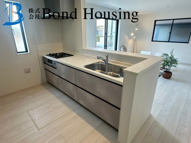 「お車並列2台駐車可」「長期優良住宅」神陵台8丁目 全2棟 1号棟のキッチン