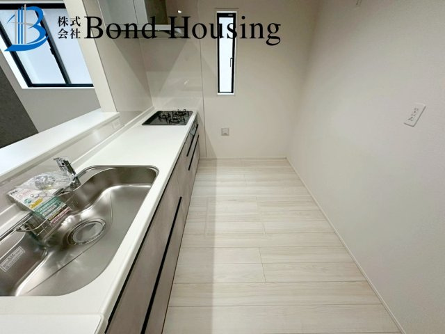 「お車並列2台駐車可」「長期優良住宅」神陵台8丁目 全2棟 1号棟のキッチン