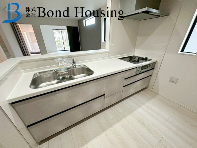 「お車並列2台駐車可」「長期優良住宅」神陵台8丁目 全2棟 1号棟のキッチン