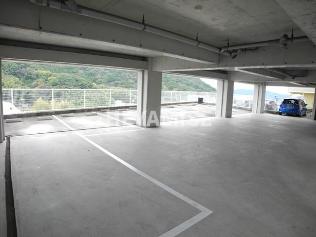 アズーリの駐車場|※同間取りの別の階のお部屋の画像です※現況を優先します