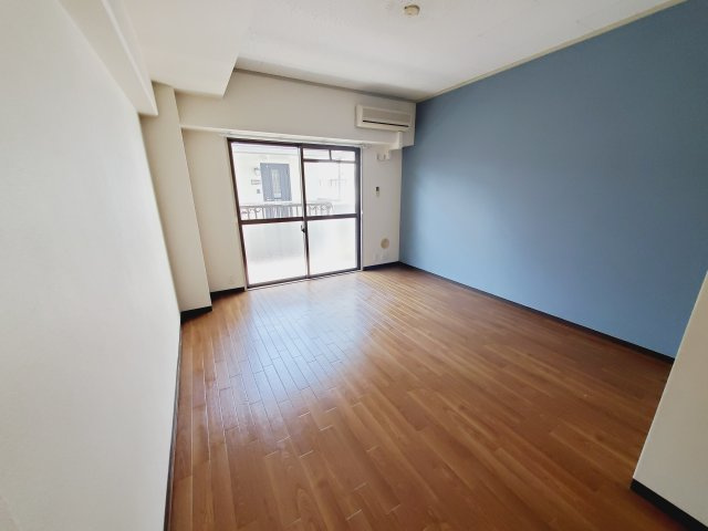 ロシェ宝塚の居間・リビング