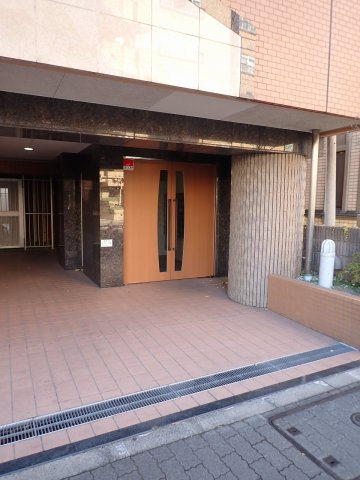 スカイコート東大前壱番館のエントランス