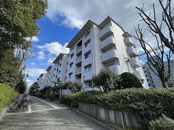 枚方三矢第一次住宅壱号棟の外観|新しい生活にいかがでしょうか？外観はお住まいの顔になります。こだわりたいポイントですね。水回りリフォームやリノベーションも承ってます。
■現地見学・資金計画相談・住宅ローン相談もお問合せ受付中■