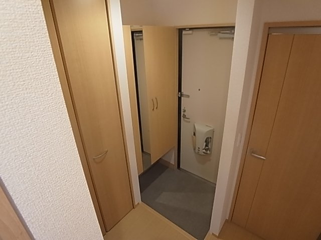 神戸市長田区西山町２丁目のアパートの玄関|シューズボックス付き