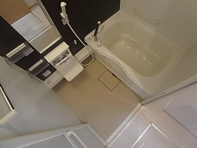 神戸市長田区西山町２丁目のアパートの浴室