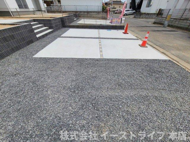 【新築戸建】　いわき市平東町第3　価格調整いたしました！の駐車場|1号棟写真　カースペースです。3台の駐車が可能！！
