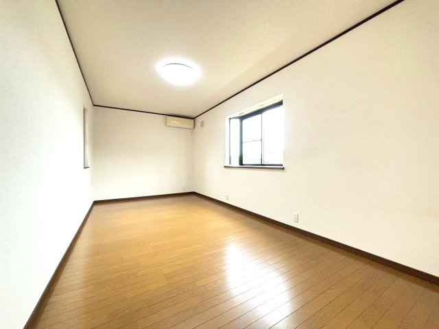 太子町山田貸家の洋室