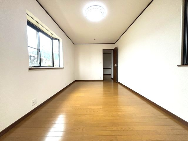 太子町山田貸家の洋室