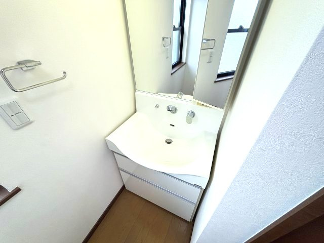 太子町山田貸家の独立洗面台