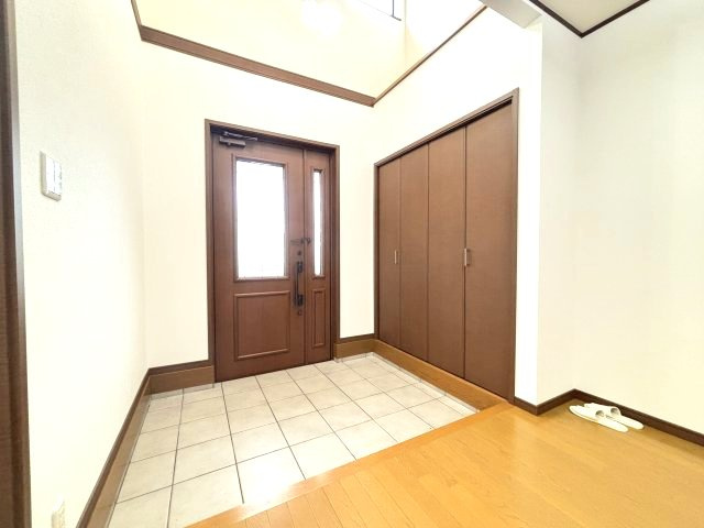 太子町山田貸家の玄関