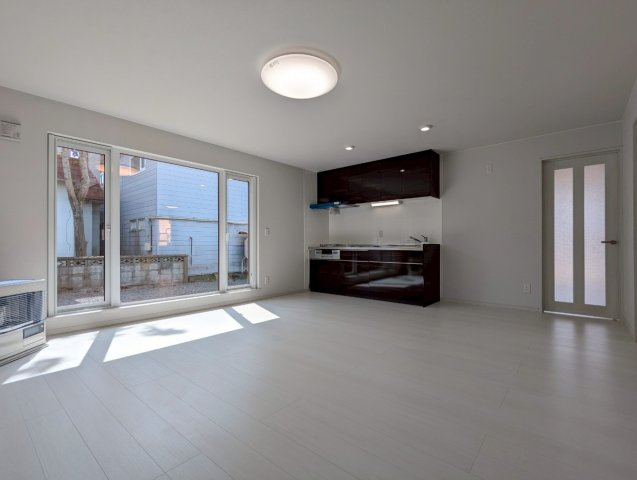 北見団地6丁目〈リフォーム済〉中古住宅の居間・リビング