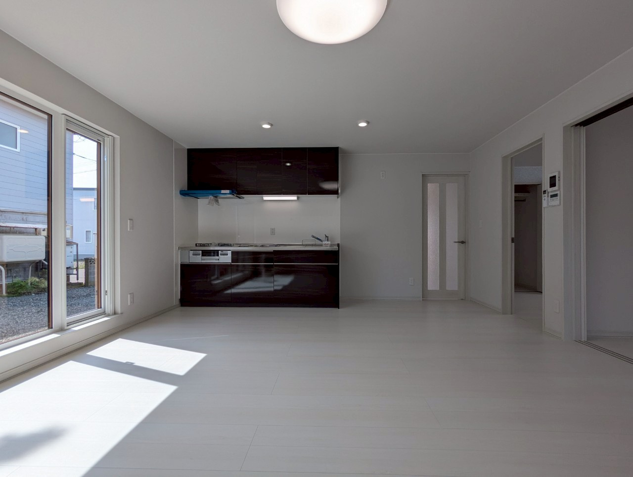 北見団地6丁目〈リフォーム済〉中古住宅の居間・リビング