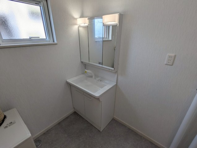 北見団地6丁目〈リフォーム済〉中古住宅の独立洗面台