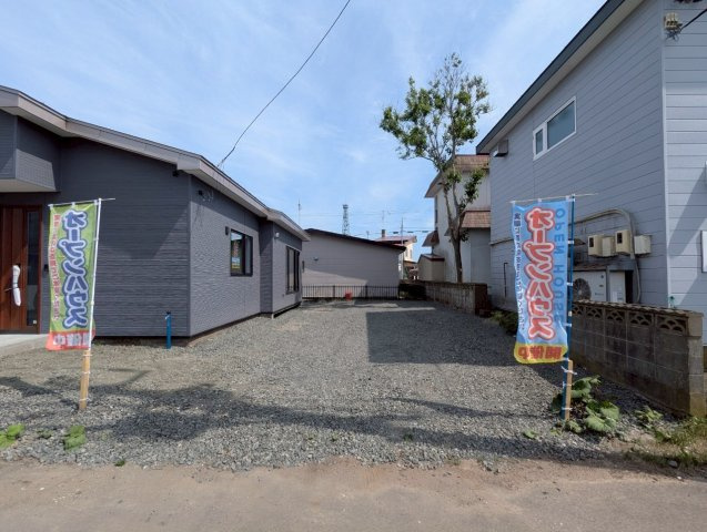 北見団地6丁目〈リフォーム済〉中古住宅の駐車場