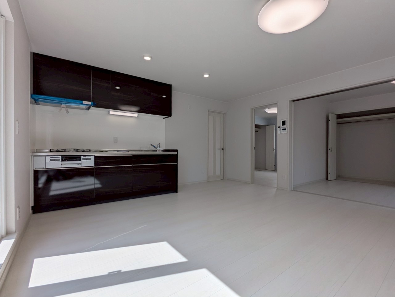 北見団地6丁目〈リフォーム済〉中古住宅の居間・リビング