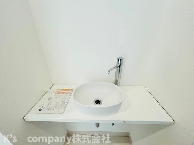 茅ヶ崎市今宿　新築戸建　B号棟の内装|玄関手洗い場付き◇◇