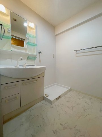 ラ・フィーネ芳樹の洗面所|広い洗面スペース