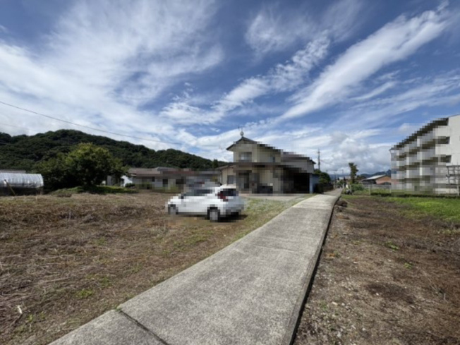 【前面道路含む現地写真】