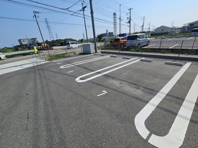明石市魚住町長坂寺のハイツの駐車場