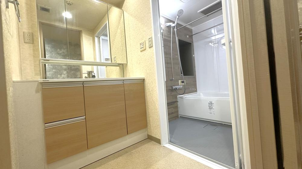 ファインベール守口の独立洗面台|シャワー付き洗面化粧台
■物件内覧・資金計画相談・住宅ローン相談、リフォーム相談、お問合せ受付中■
※当日・翌日のご内覧、ご相談はお電話でのお問合せがスムーズです！