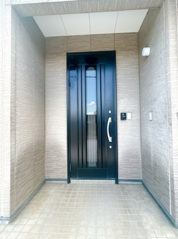 北諸県郡三股町大字宮村の中古一戸建の玄関