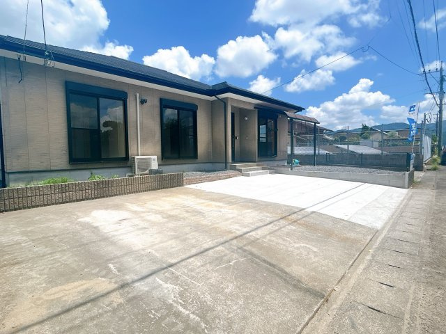 北諸県郡三股町大字宮村の中古一戸建の駐車場