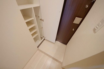 【玄関】 | アドバンス大阪城エストレージャ | 収納もある玄関です