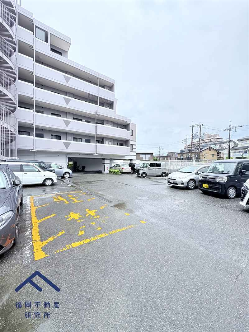 アーサー春日弥生ケ丘の駐車場