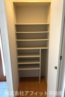 【玄関】 | エルメゾン手城　A | シューズボックス付き