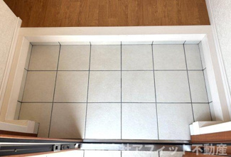 【エントランス】 | エルメゾン手城　A