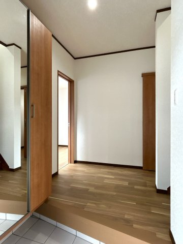 北諸県郡三股町大字樺山の中古一戸建の玄関