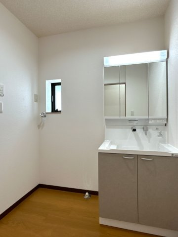 北諸県郡三股町大字樺山の中古一戸建の独立洗面台