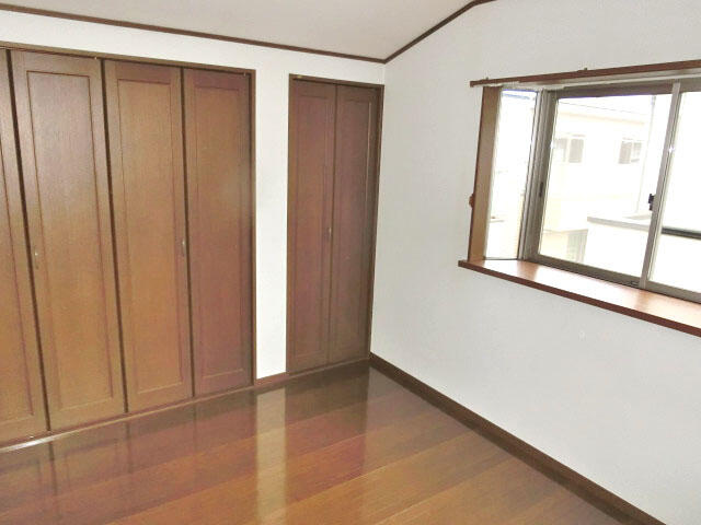 麻生区岡上1丁目貸戸建の寝室