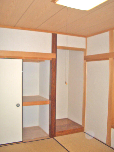 麻生区岡上1丁目貸戸建の収納