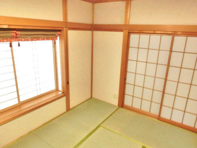 麻生区岡上1丁目貸戸建の寝室