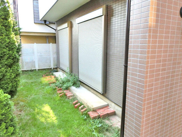 麻生区岡上1丁目貸戸建の庭