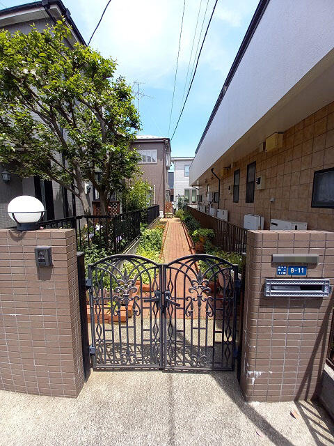 麻生区岡上1丁目貸戸建のエントランス