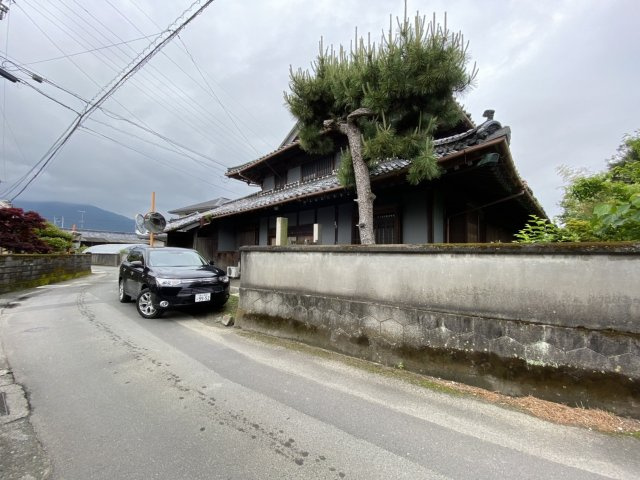 四国中央市土居町の前面道路含む現地写真