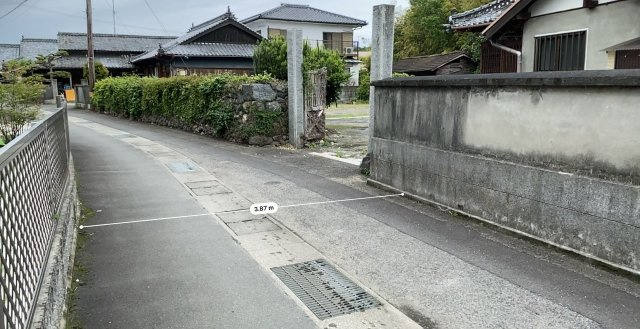 四国中央市土居町の前面道路含む現地写真