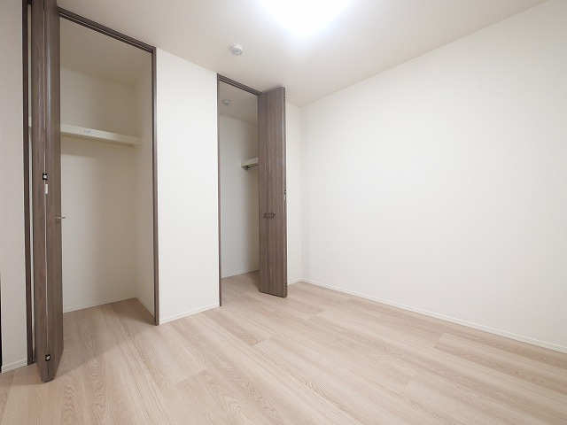 萩　Ⅰの寝室|広くて明るい寝室