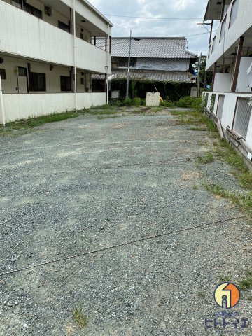 ドミール八女の駐車場
