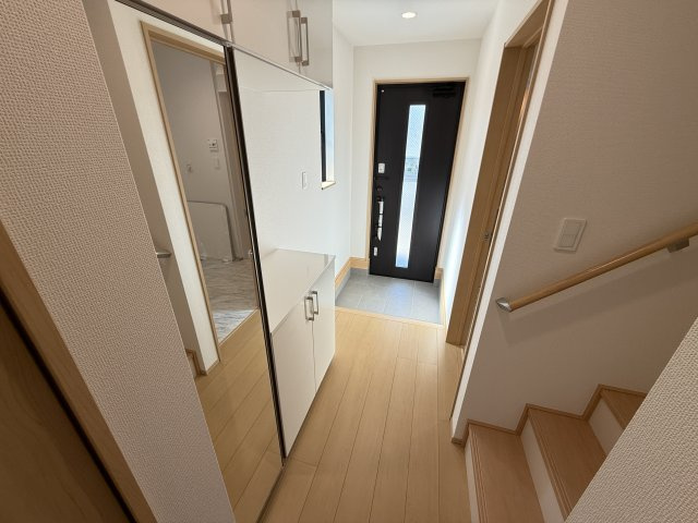 堺市西区上　全1棟の玄関