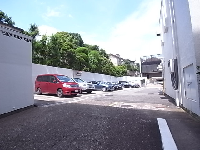 芦屋グランドハイツの駐車場