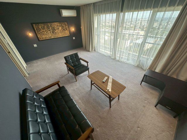 芦屋グランドハイツのロビー